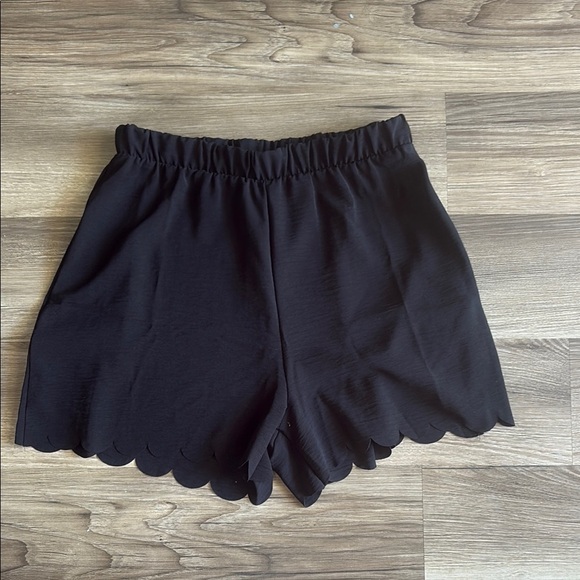 Cotton Bleu Black Scalloped Hem Shorts Size M | Soft Stretchy Tomato Girl Summer - Picture 1 of 8